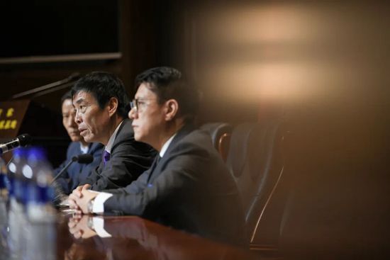 魏亮惊讶的问：叶大师，您说的难道是小林制药？对。